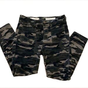Anthropologie Pilcro Letterpress High Rise Skinny Corduroy Camo Pants Sz 28